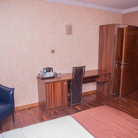 Mahogany Hotel And Suites Ibadan Buitenkant foto
