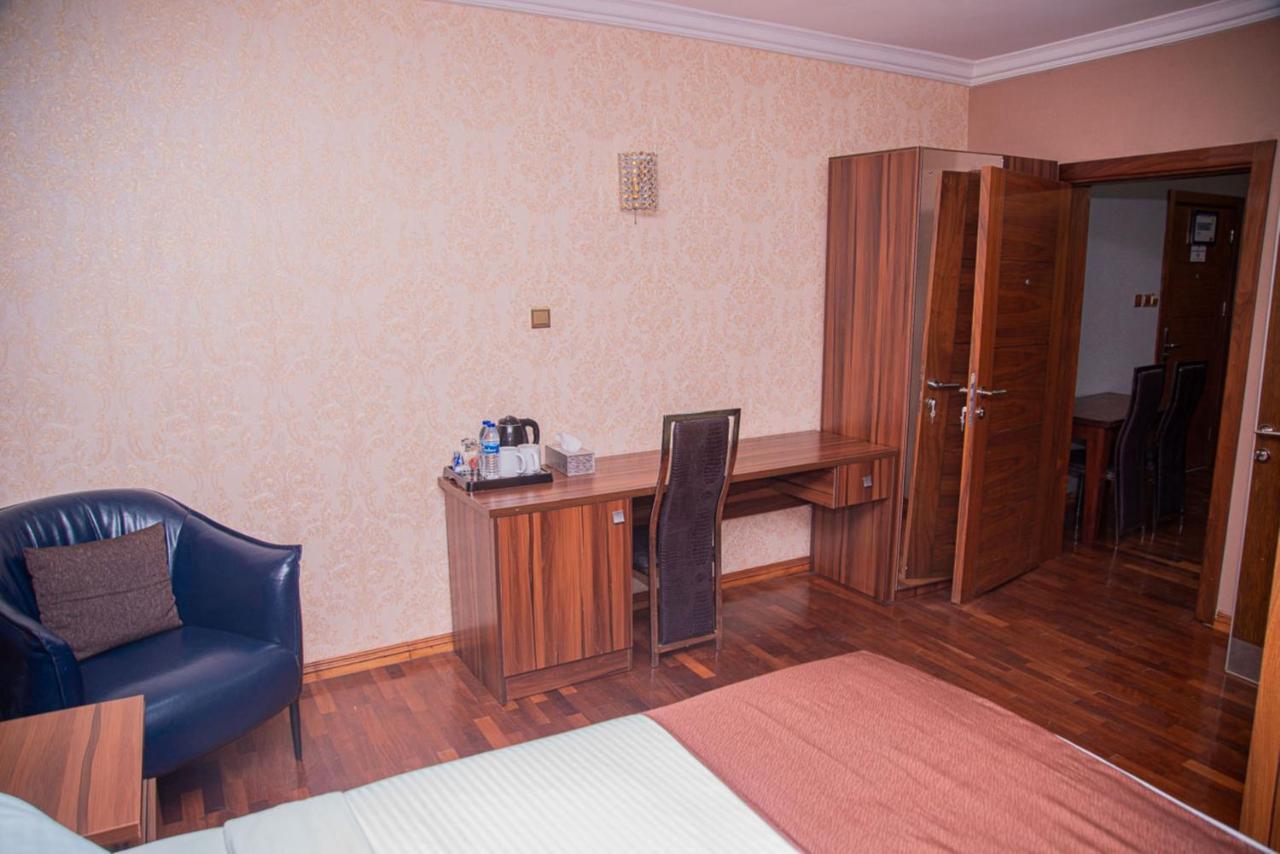 Mahogany Hotel And Suites Ibadan Buitenkant foto