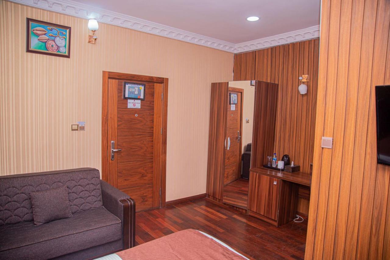 Mahogany Hotel And Suites Ibadan Buitenkant foto