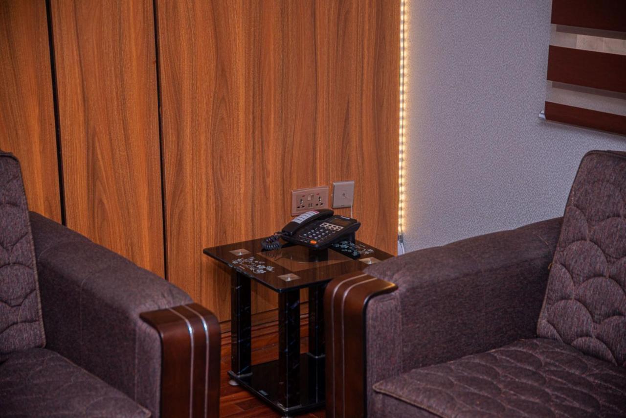 Mahogany Hotel And Suites Ibadan Buitenkant foto