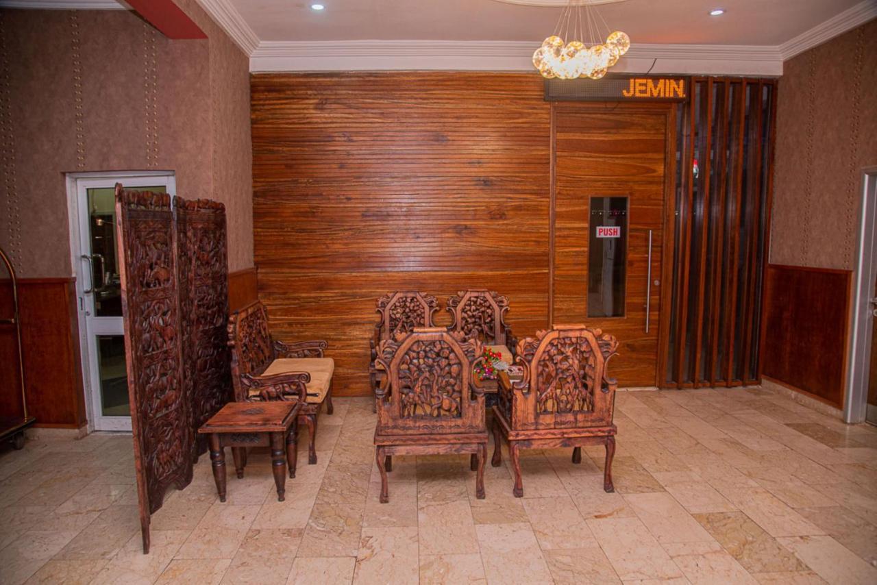 Mahogany Hotel And Suites Ibadan Buitenkant foto