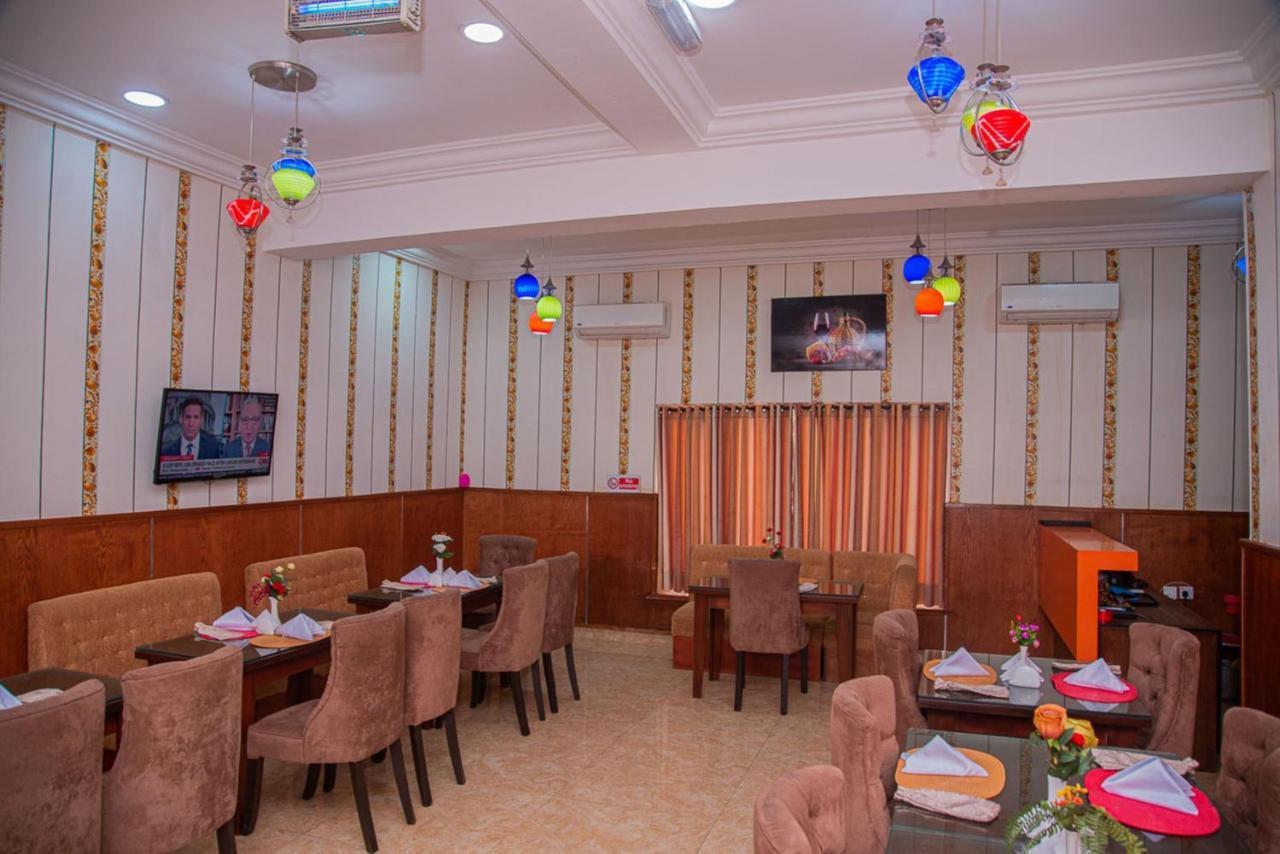 Mahogany Hotel And Suites Ibadan Buitenkant foto